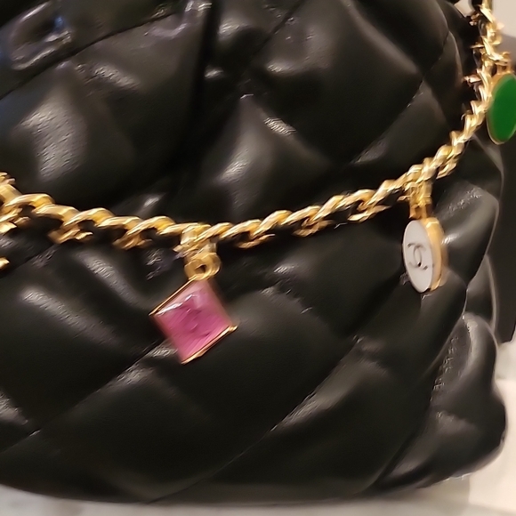 NWOT Chanel Beauty Black Quilted Shoulder Bag with Gold Chain - Picture 5 of 13